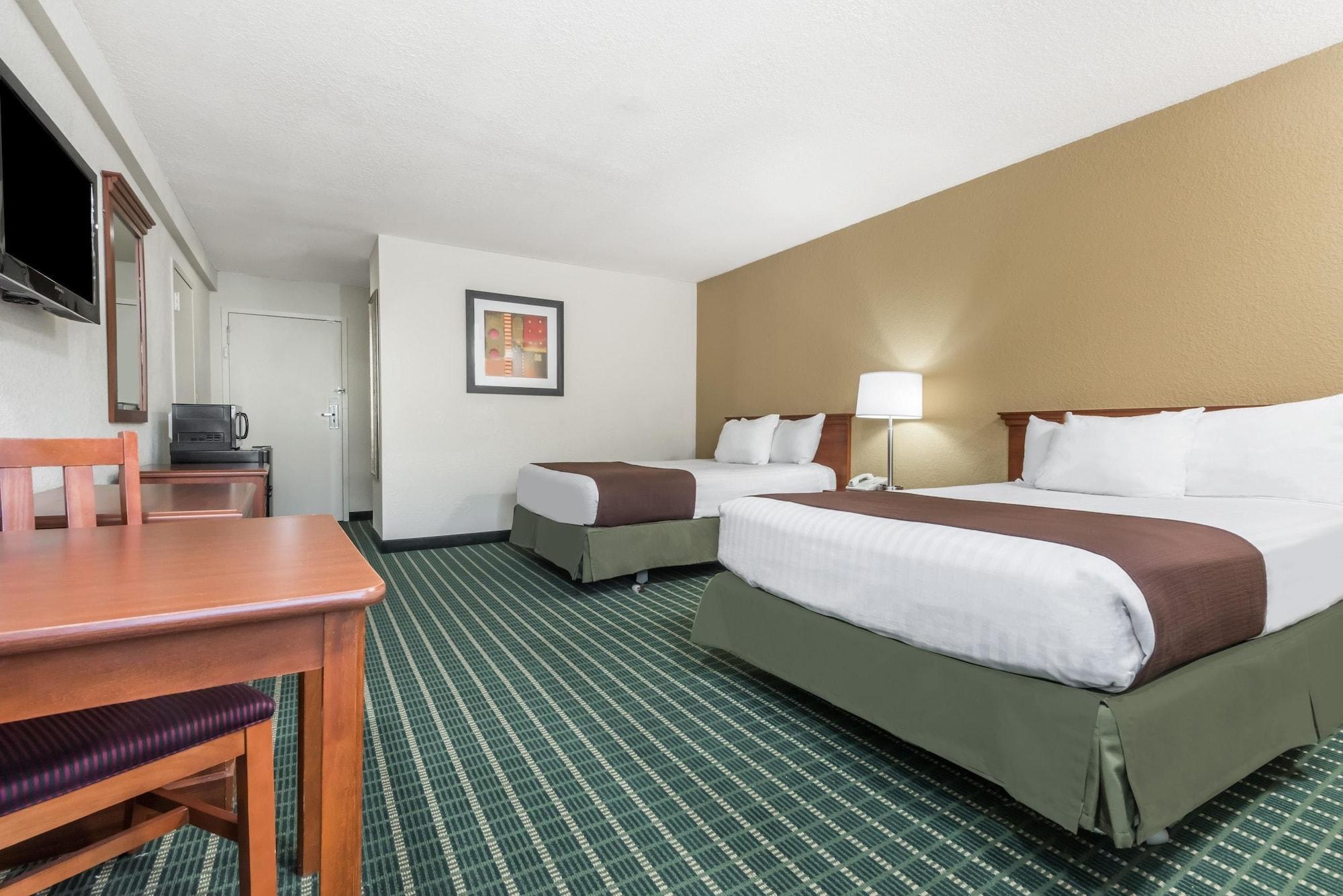 Baymont By Wyndham Kokomo Exterior photo